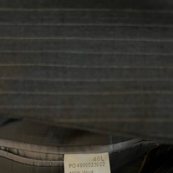 Michael Kors Suit. Gray color jacket size 46 pants size 36 by 32 lenght. - Picture 5 of 9